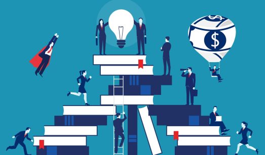 תמונת נושא של המאמר על קורסי התפתחות והעצמה אישית המציג איור וקטורי כחול ולבן של ערימת ספרים בצורת פירמידה המייצגת ידע ומדרגות אנשי עסקים מטפסים למעלה לכיוון רעיון מואר בראש הספרים בלון פורח בצורת שטר דולר משייט ברקע.